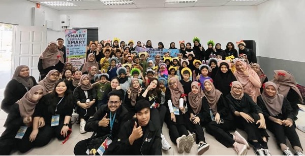 Mahasiswa UiTM Anjur “Smart Library, Smart Generation” di Kampung Budiman