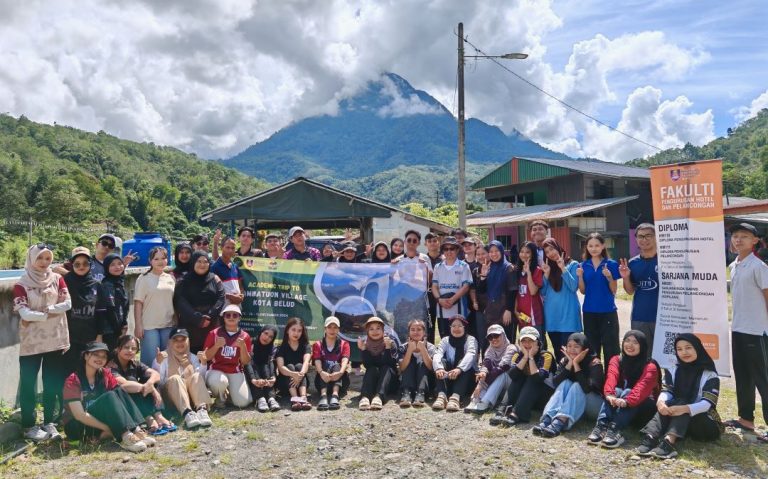 50 Pelajar UiTM Sabah Sertai Program SULAM di Kampung Tambatuon