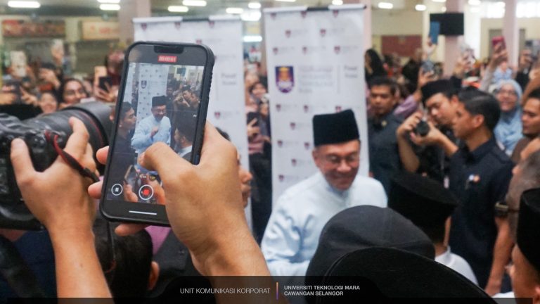 YAB Dato’ Seri Anwar Ibrahim, Perdana Menteri Malaysia Santuni Warga UiTM Kampus Dengkil